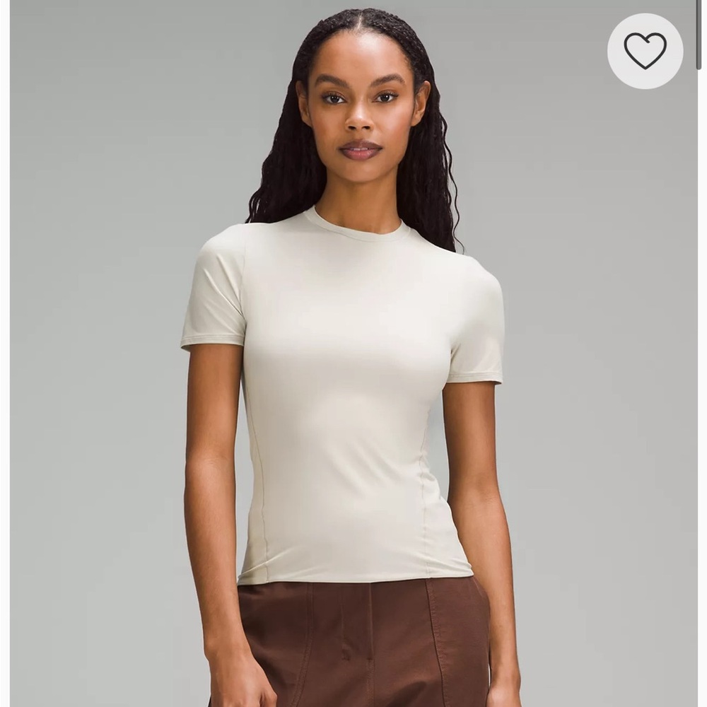 NWOT Lululemon Wundermost tee